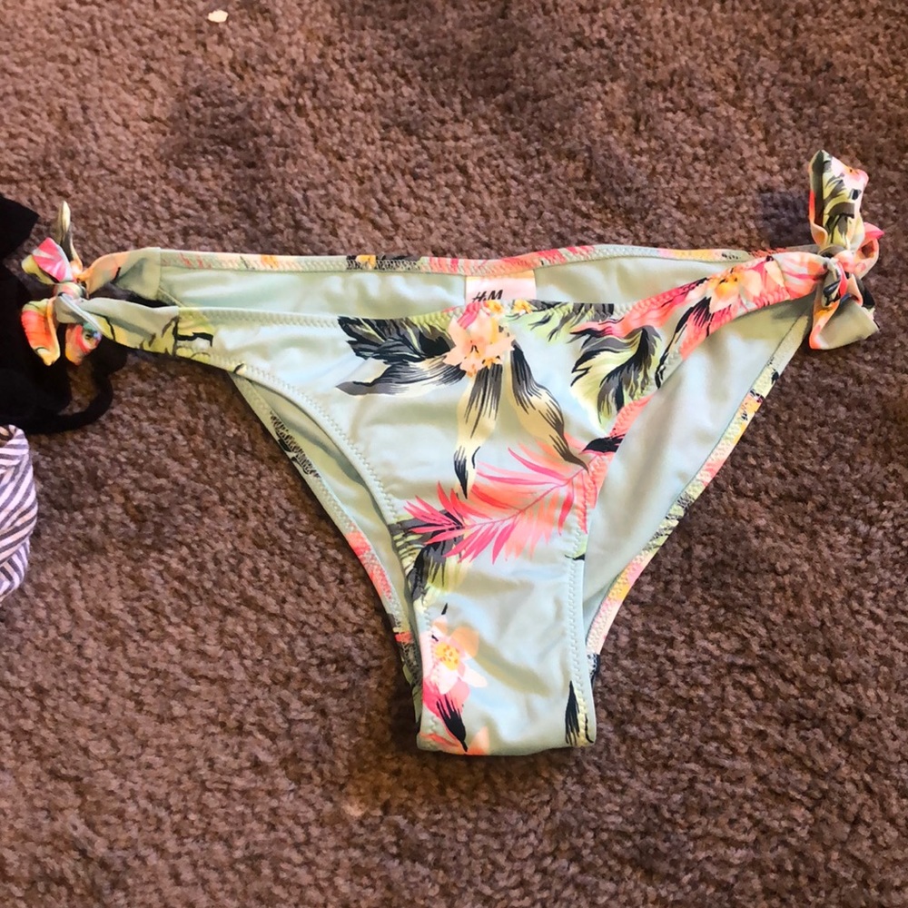 Bikini bottoms